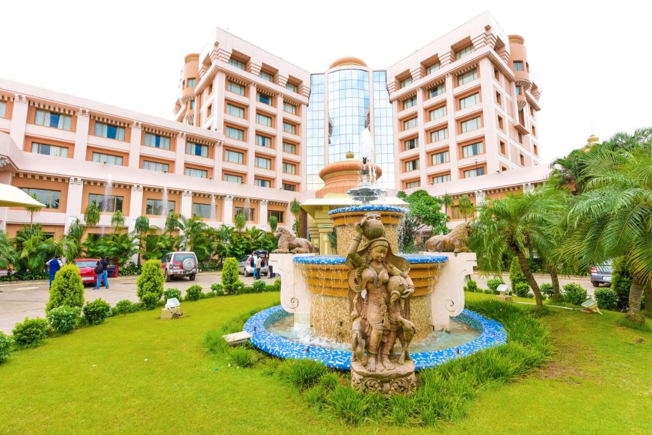 Hotel Swosti Premium Бхубанешвар Екстер'єр фото
